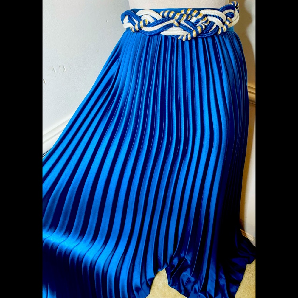 Long Blue Pleated Skirt💙 Vintage Belt Included